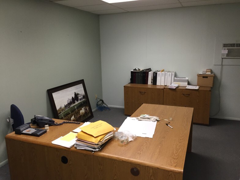 More Photos Of 200 W Ash St, Globe Service For Sale