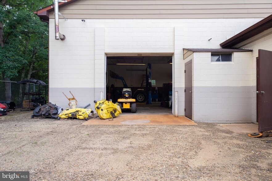 More Photos Of 5373 Chestnut Ave, Vineland Auto Repair For Sale