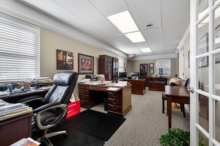 More Photos Of 450 Castle Shannon Blvd, Pittsburgh Storefront For Sale