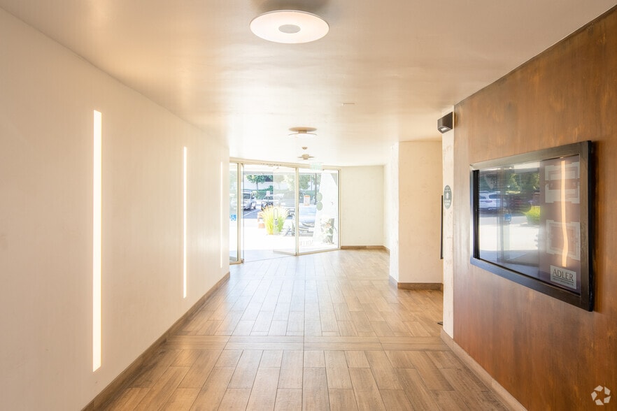 More Photos Of 23901 Calabasas Rd, Calabasas Office For Lease