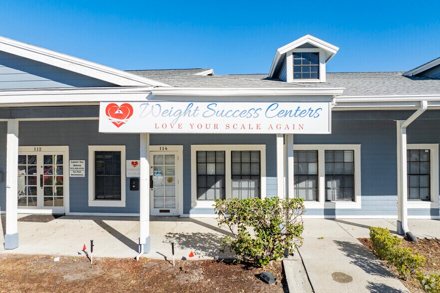 More Photos Of 104-118 E Bloomingdale Ave, Brandon Storefront Retail Office For Lease