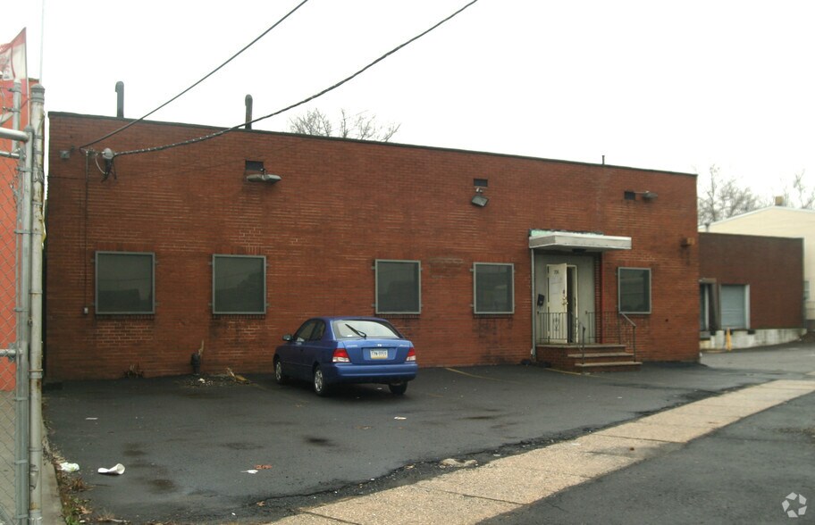 More Photos Of 706-720 Trumbull St, Elizabeth Warehouse For Lease
