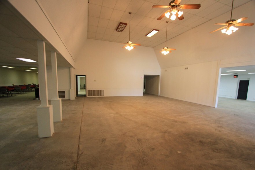 More Photos Of 108 SE 6th St, Abilene Specialty For Sale
