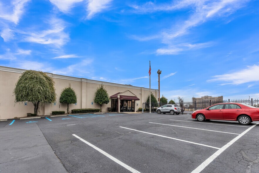 More Photos Of 309 Monroe Ave, Memphis Office For Sale