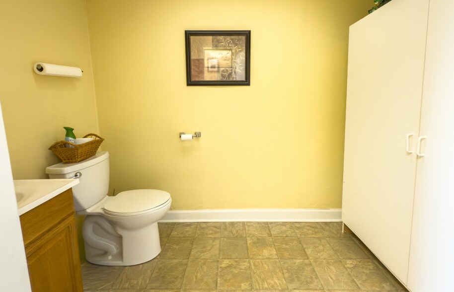 More Photos Of 4542 Blue Ridge Blvd, Blue Ridge Office For Sale