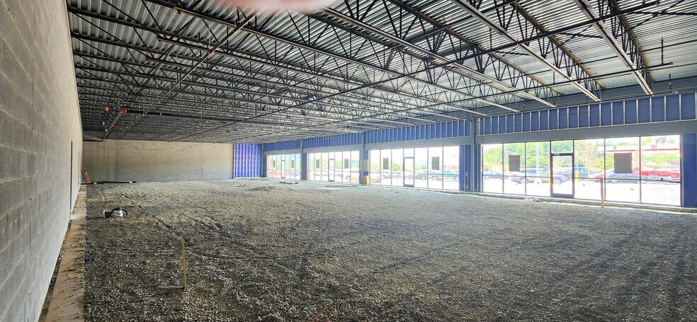 More Photos Of 1201 E Main St, Pulaski General Retail For Lease