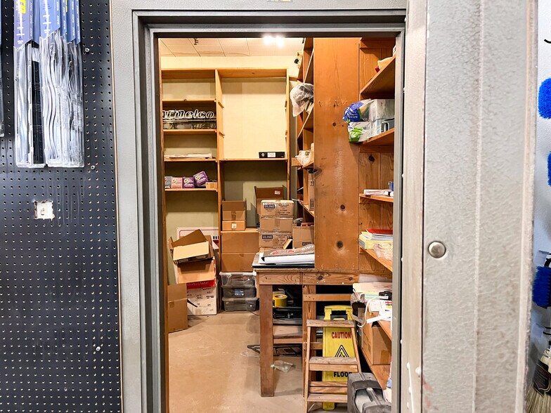 More Photos Of 3301 Bankhead Hwy, Midland Warehouse For Sale