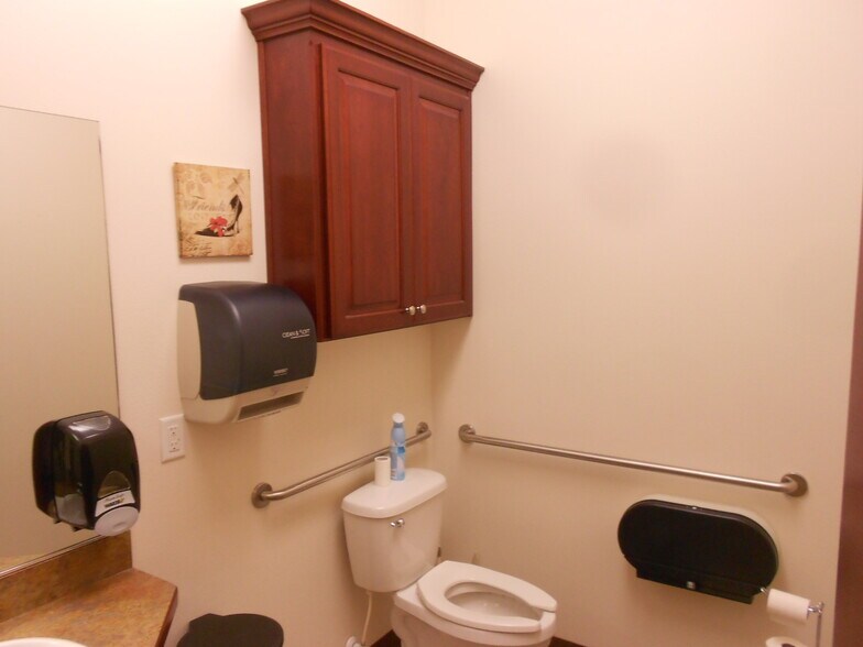 More Photos Of 3438 S 15th E, Idaho Falls Office For Sale