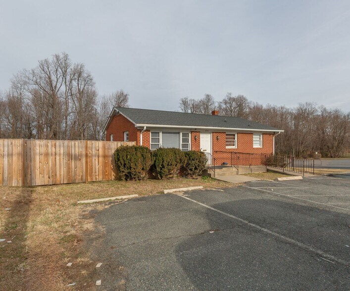 Primary Photo Of 696 Warrenton Rd, Fredericksburg Office For Sale