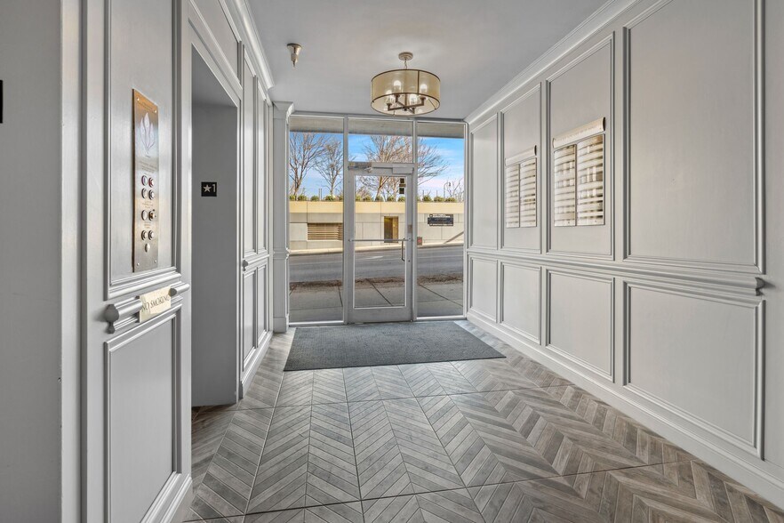 More Photos Of 300 James Robertson Pky, Nashville Office Residential For Lease