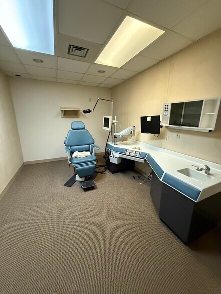 More Photos Of 501 Doctors Ct, Oshkosh Medical For Sale