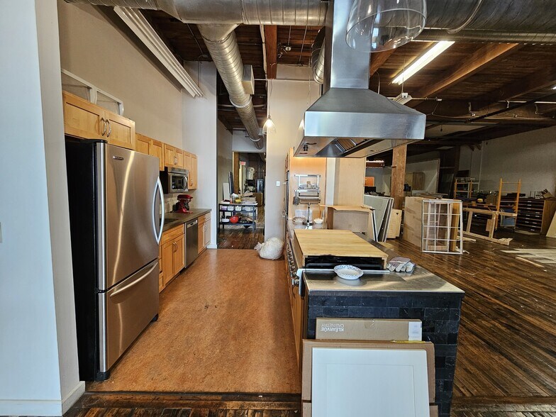 More Photos Of 3907 Perkins Ave, Cleveland Office For Sale