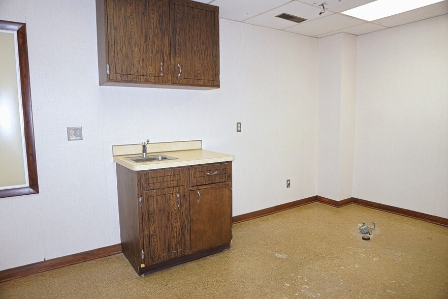 More Photos Of 1185 New Litchfield St, Torrington Medical For Sale
