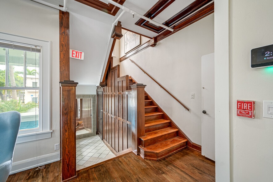 More Photos Of 2901 1st Ave N, Saint Petersburg Office For Lease