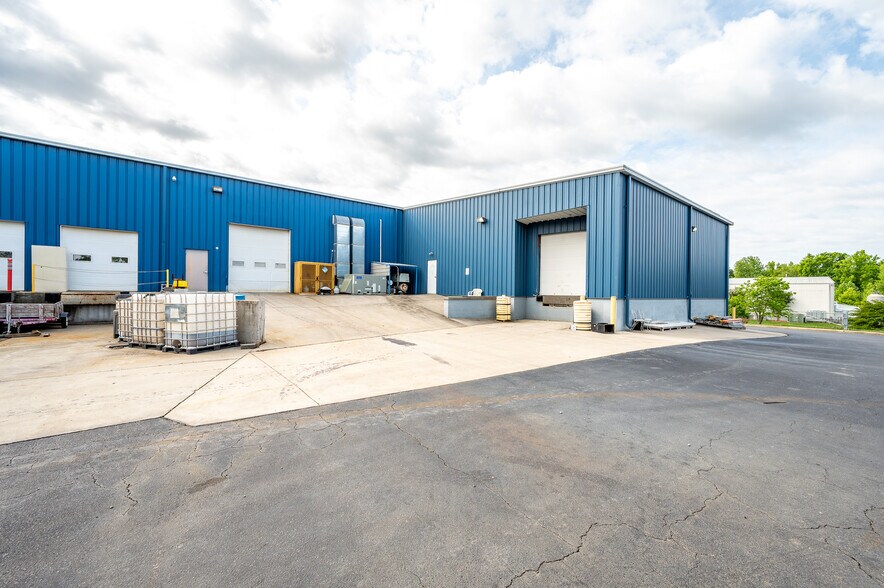 More Photos Of 1151-1155 Biscayne Dr, Concord Light Distribution For Sale