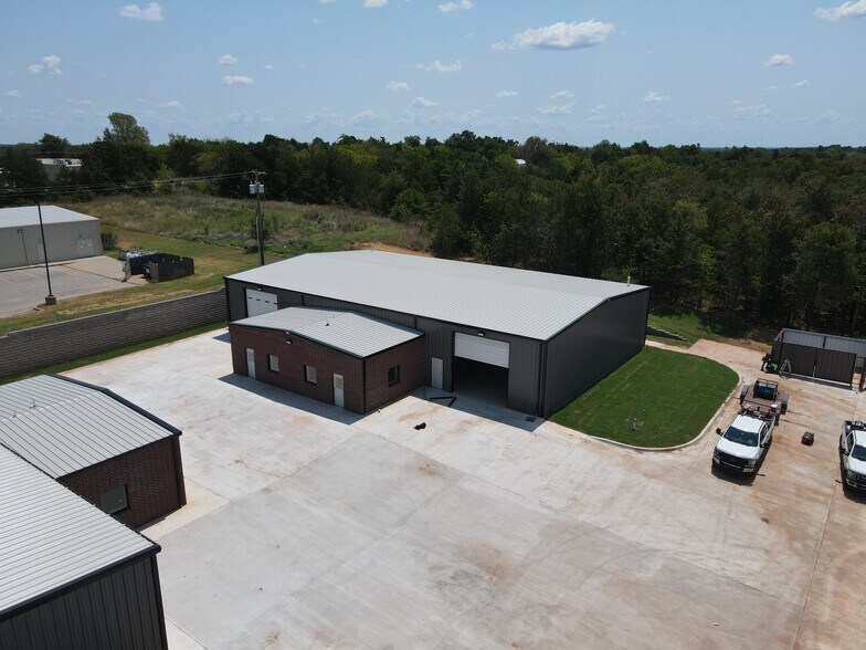 More Photos Of 2690-2730 E Waterloo Rd, Edmond Industrial For Lease