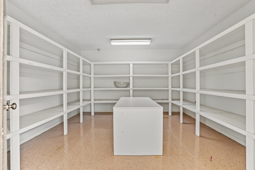 More Photos Of 12625 40th St N, Clearwater Warehouse For Sale