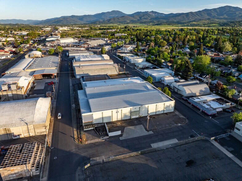 More Photos Of 715 S Grape St, Medford Warehouse For Sale