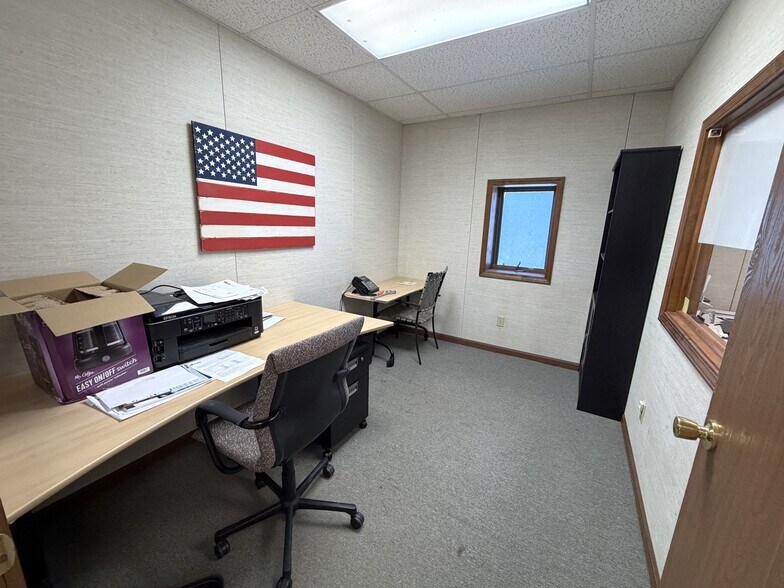More Photos Of 305 N Mason St, Carrollton Office For Sale