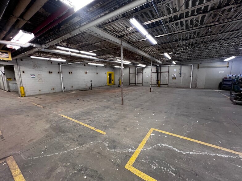 More Photos Of 3520 S Xenwood Ave, Saint Louis Park Manufacturing For Sale