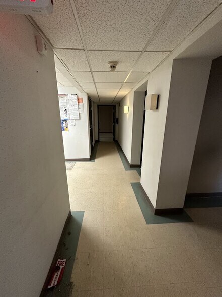 More Photos Of 293 W North St, Geneva Loft Creative Space For Lease