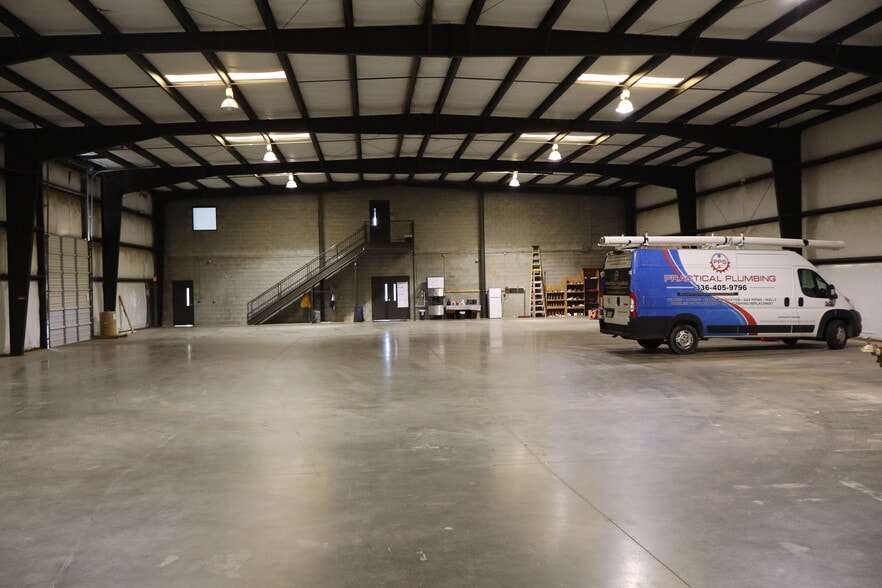 More Photos Of 7302 Cessna Dr, Greensboro Warehouse For Lease
