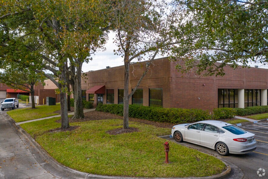 More Photos Of 9501 Princess Palm Ave, Tampa Unknown For Lease
