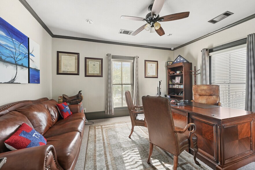 More Photos Of 112 W 4th St, Houston Office Residential For Sale
