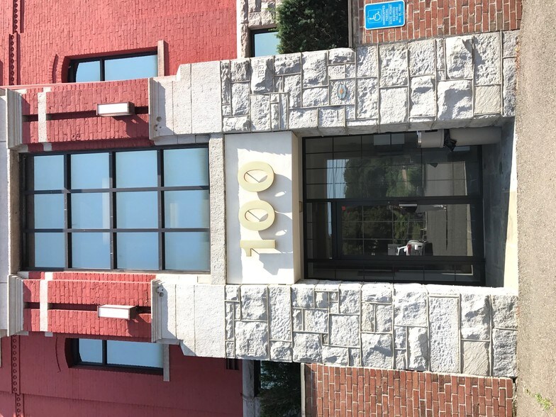 More Photos Of 100 Bank St, Seymour Office For Lease