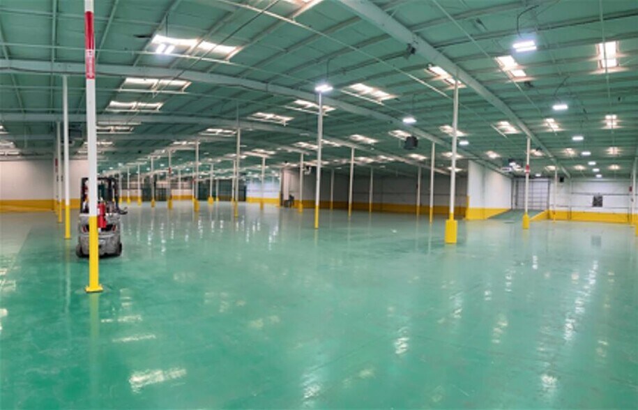 More Photos Of 916 Commerce Cir, Hanahan Warehouse For Lease