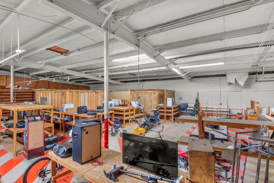 More Photos Of 2023 Memorial Dr, Waycross General Retail For Sale