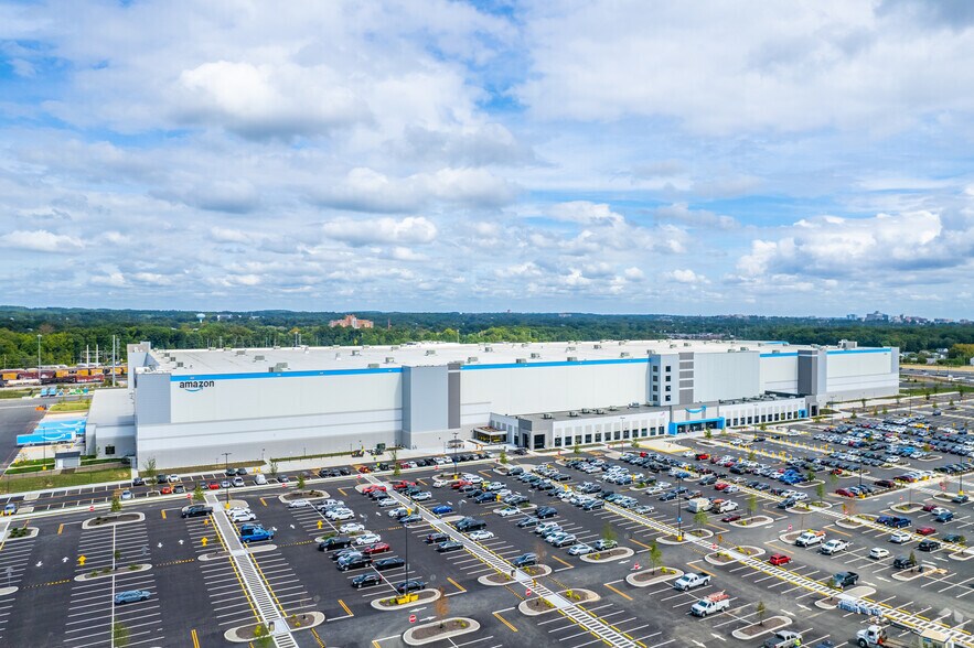 More Photos Of 1025 Boxwood Rd, Wilmington Distribution For Lease