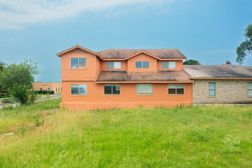 More Photos Of 6628 Crestway Dr, San Antonio Flex For Sale