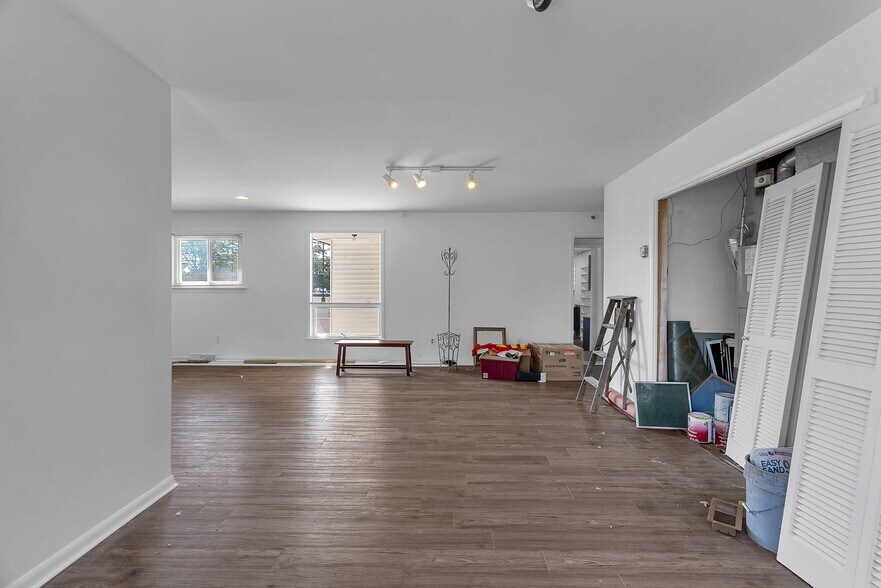 More Photos Of 34845 23 Mile Rd, Chesterfield Office For Sale