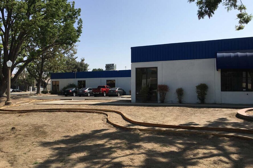 More Photos Of 1922 N Helm Ave, Fresno Office For Lease