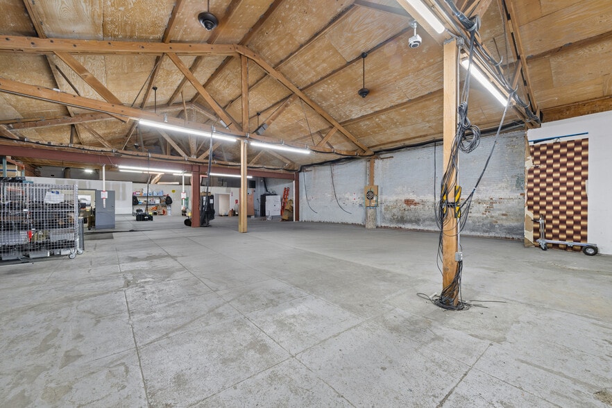 More Photos Of 1140 S Hope St, Los Angeles Showroom For Lease