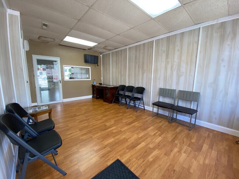 More Photos Of 943 N Boonville Ave, Springfield Office For Sale