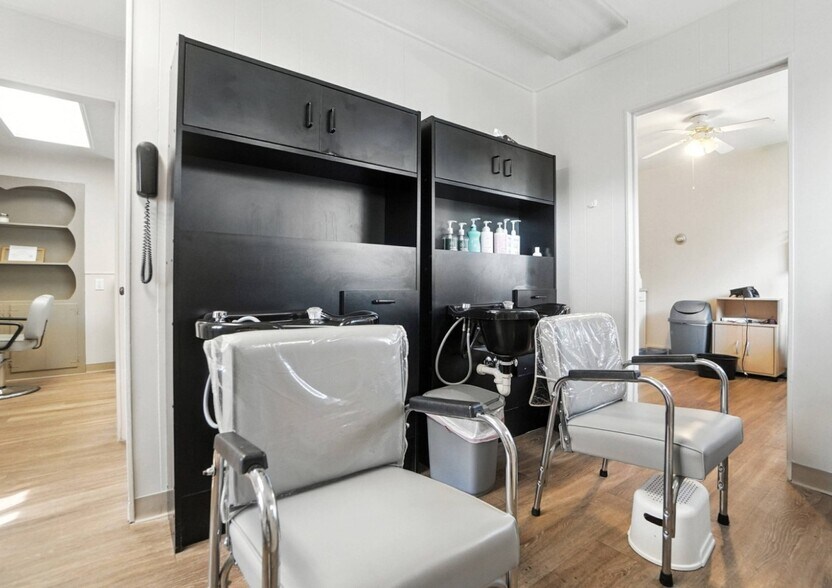 More Photos Of 5402-5404 N Main St, Dayton Office For Sale