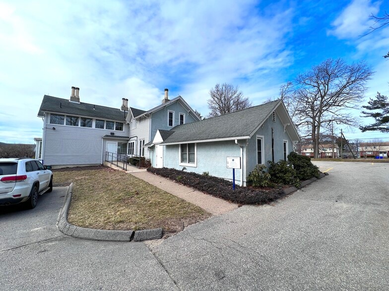 More Photos Of 745 Burnside Ave, East Hartford Schools For Sale