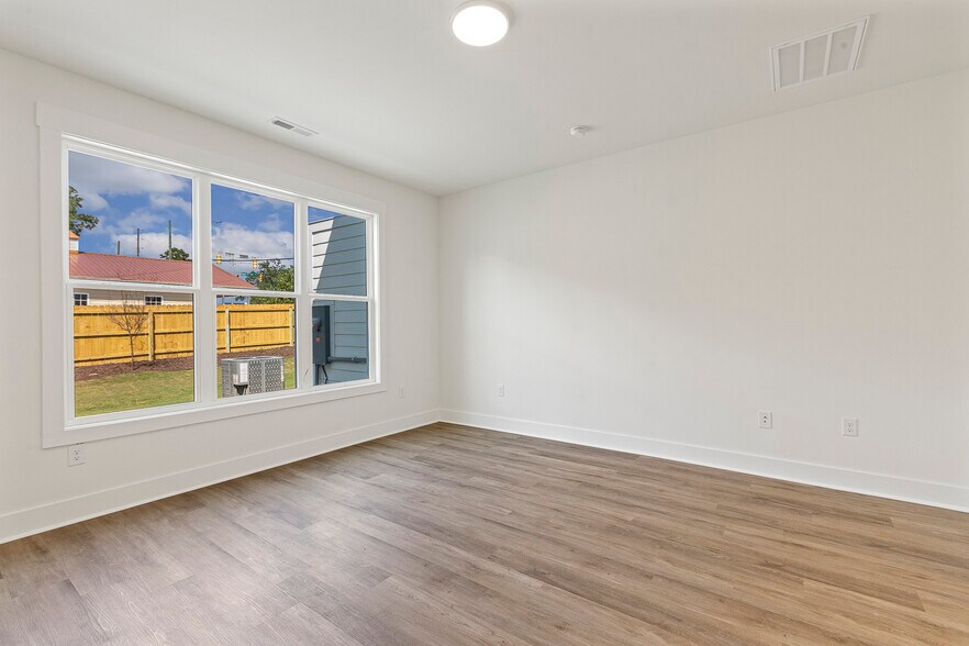 More Photos Of 114 Chella Ct, Sanford Multifamily For Sale