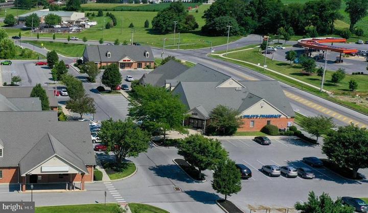 More Photos Of 300 Historic Dr, Strasburg General Retail For Sale