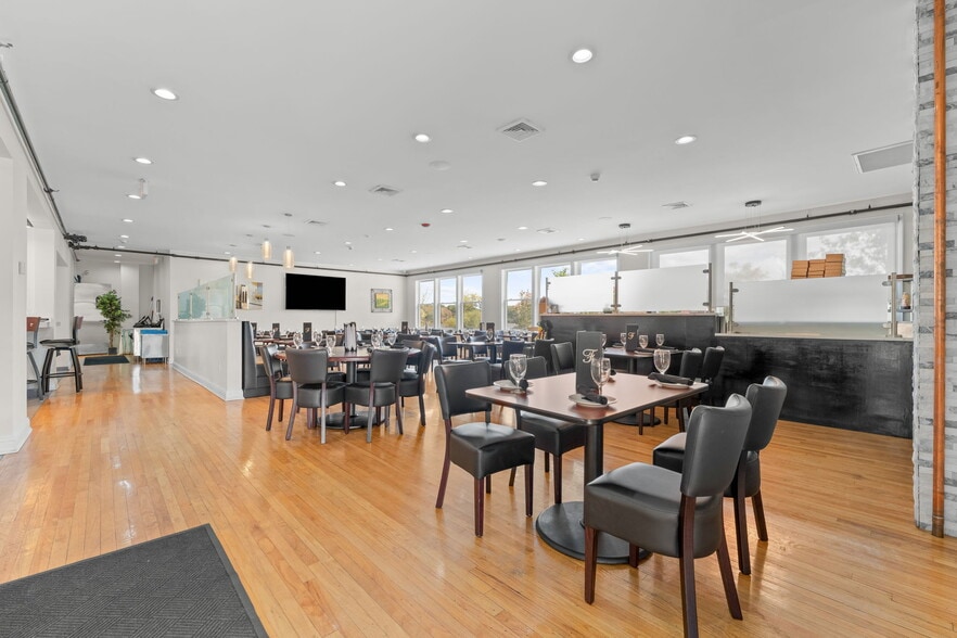 More Photos Of 119 Washington St, Plainville Restaurant For Lease
