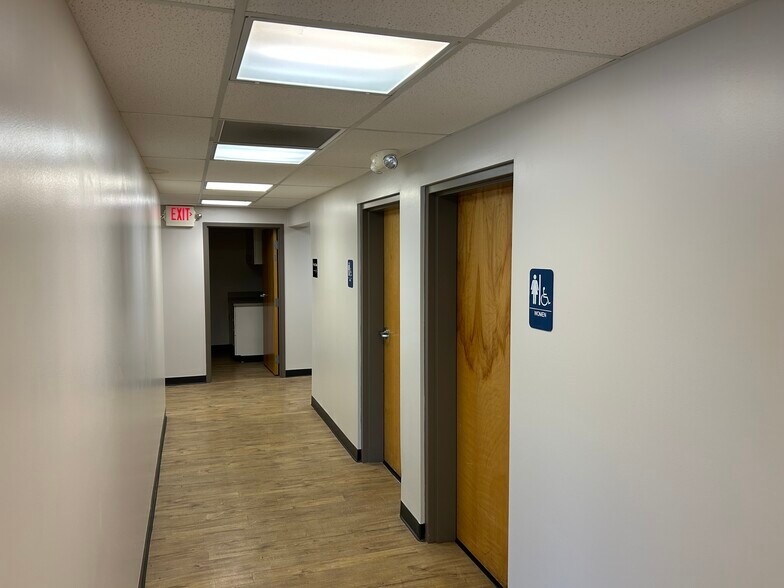 More Photos Of 9719 Olive Blvd, Olivette Medical For Lease