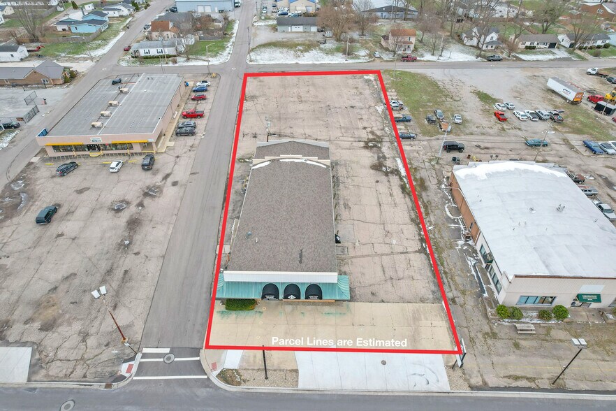 More Photos Of 955 N Main St, Urbana Showroom For Sale