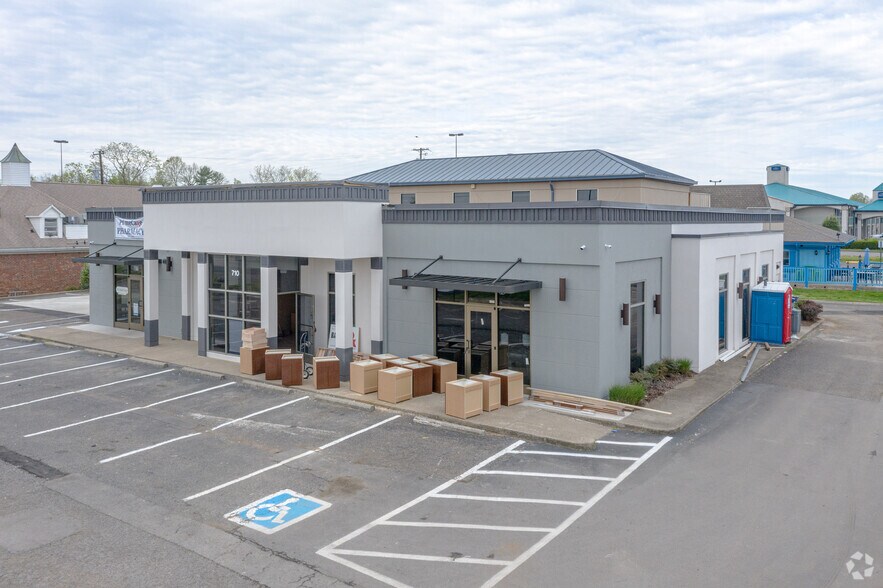 More Photos Of 710 Nashville Pike, Gallatin Storefront Retail Office For Lease