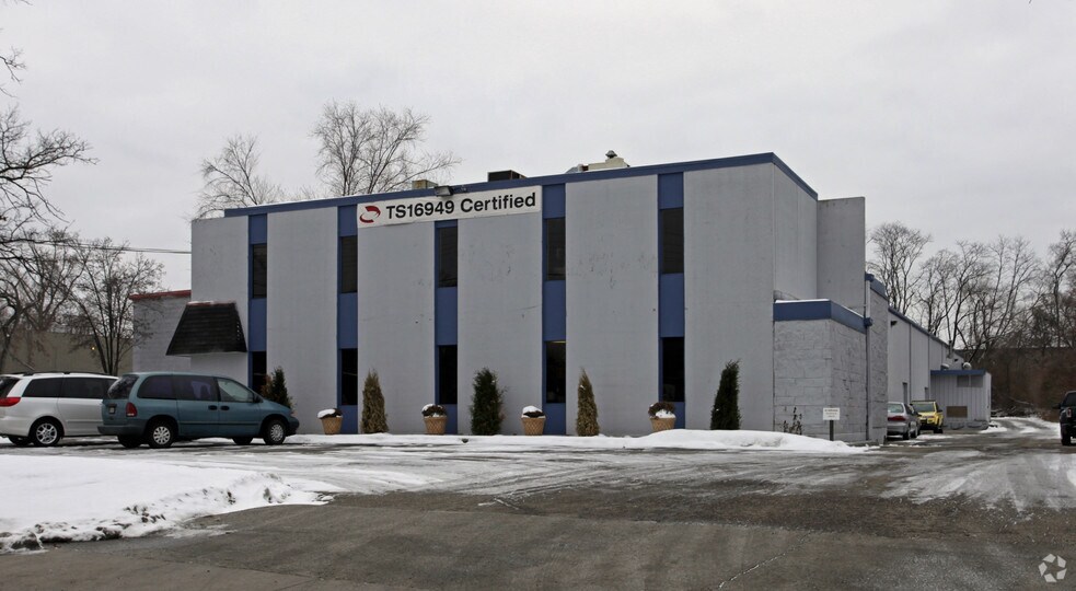More Photos Of 6855 Cornell Rd, Blue Ash Manufacturing For Lease