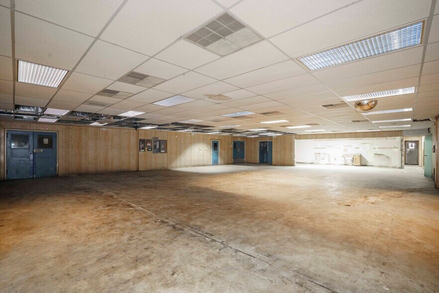 More Photos Of 1310 S Commerce St, Harlingen Office For Sale