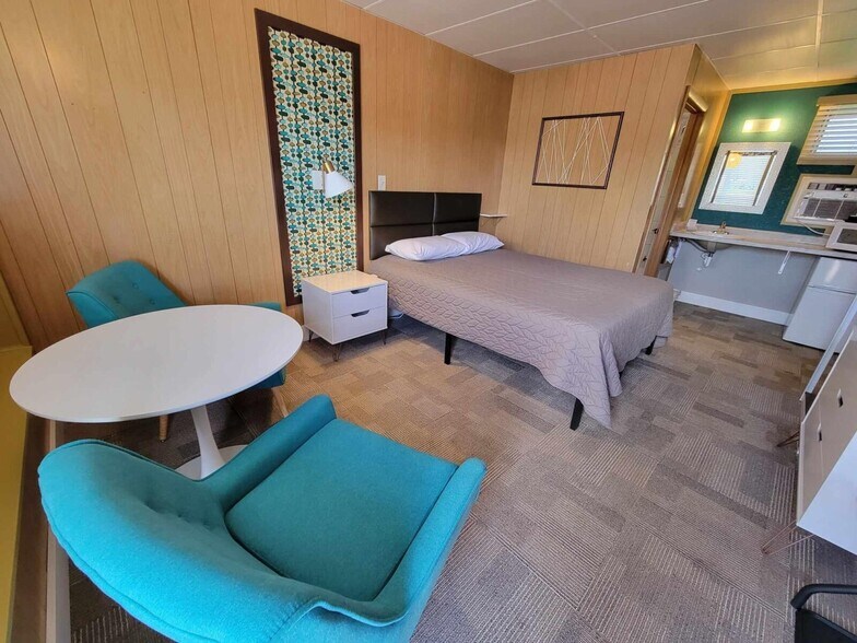 More Photos Of 1313 W Cherry St, Vermillion Hotel For Sale
