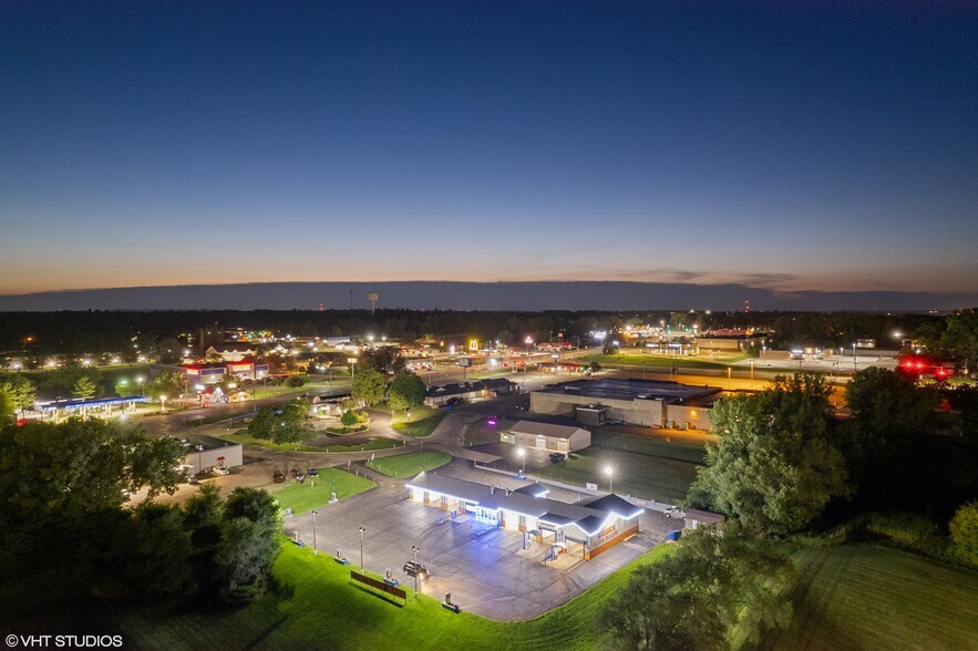 More Photos Of 731 Midwest Ct, Freeport Carwash For Sale