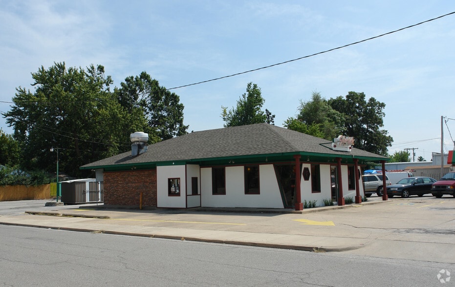 Primary Photo Of 4203 S Peoria Ave, Tulsa Fast Food For Lease